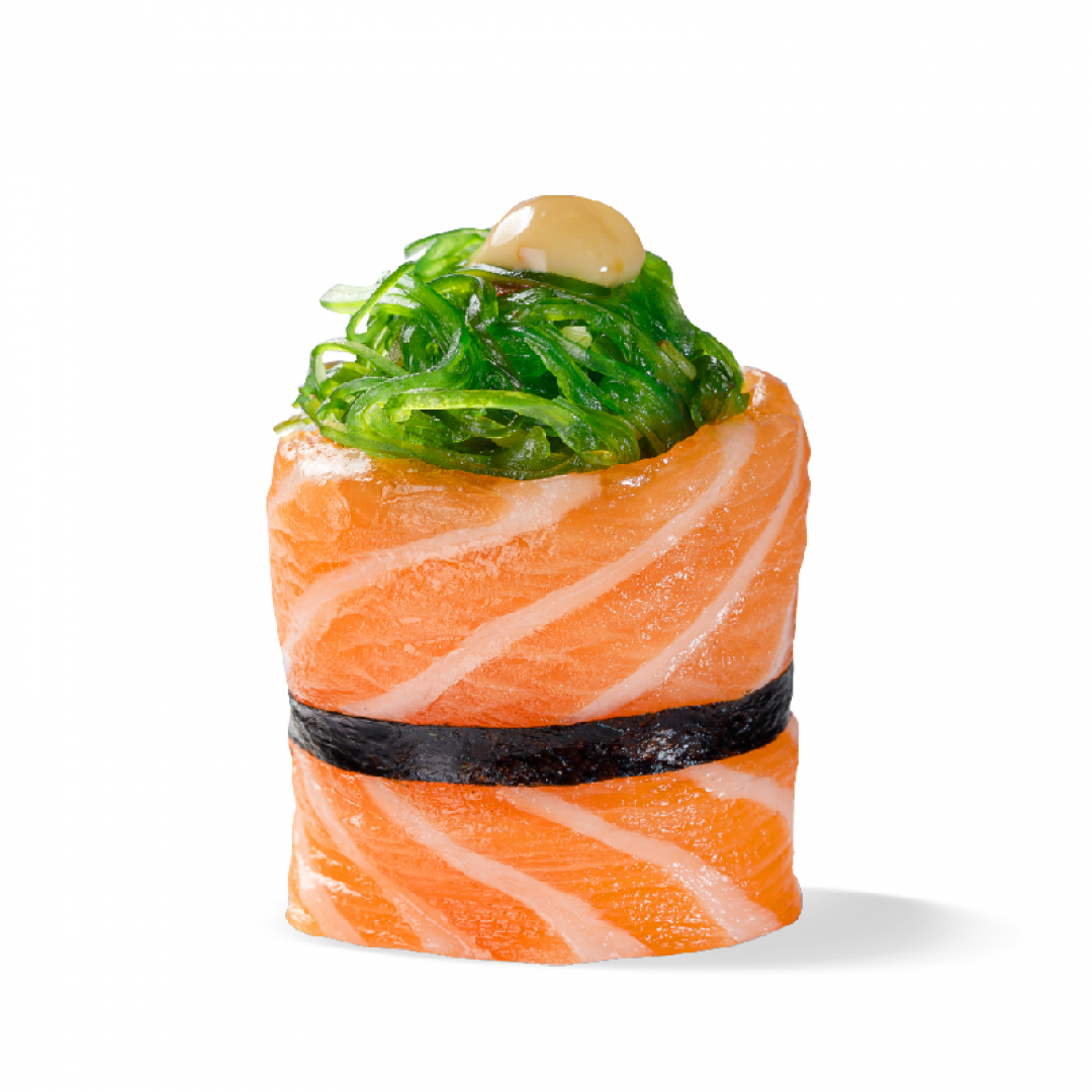 Гункан з лососем та хіяші